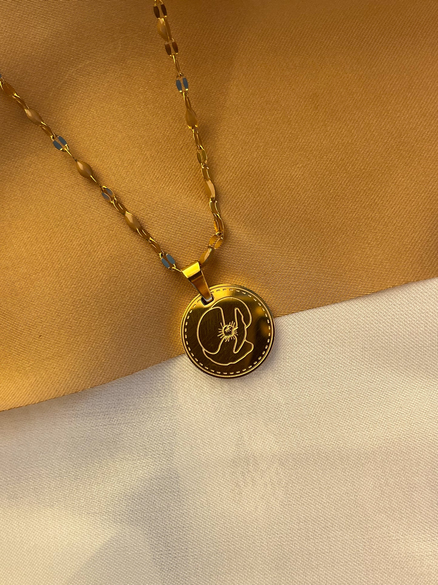 Collier Month Août