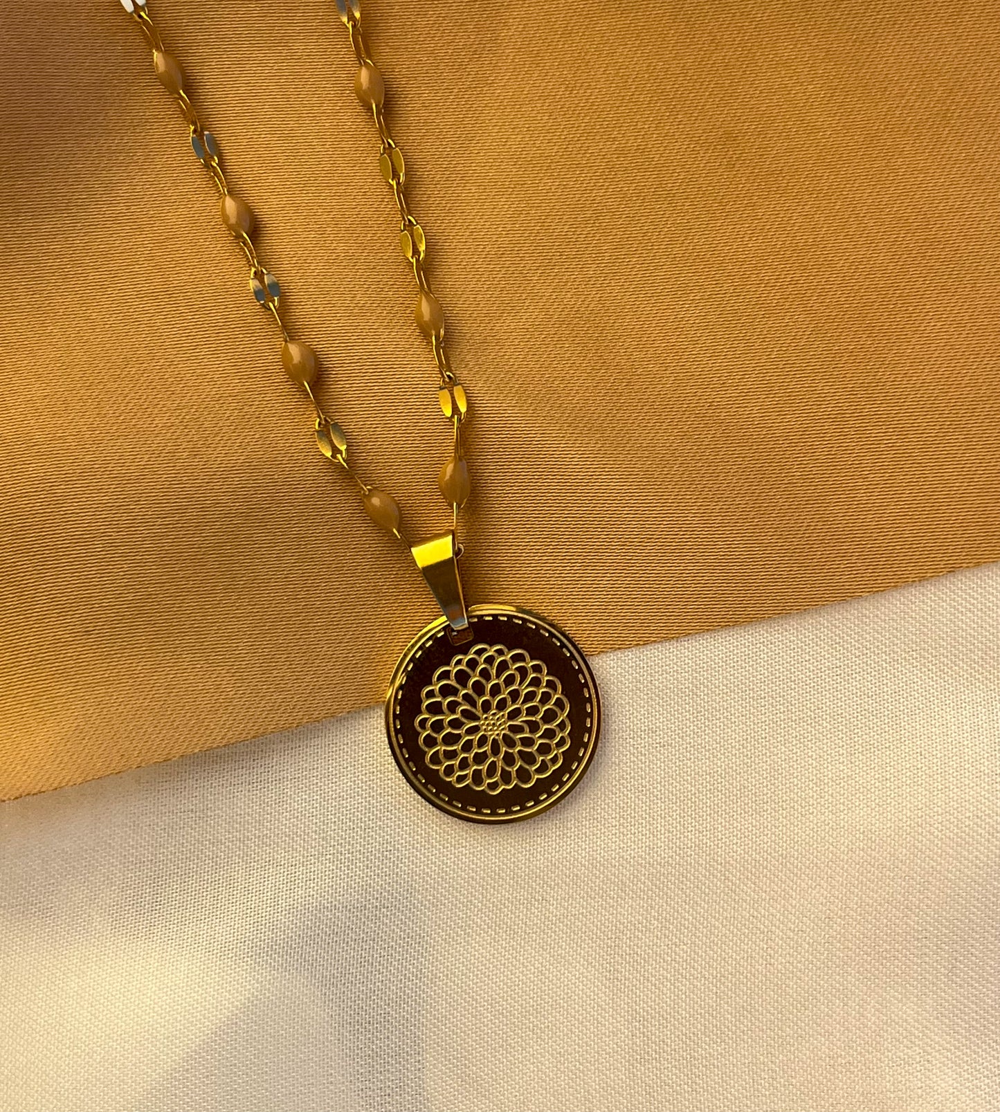 Collier Month Novembre