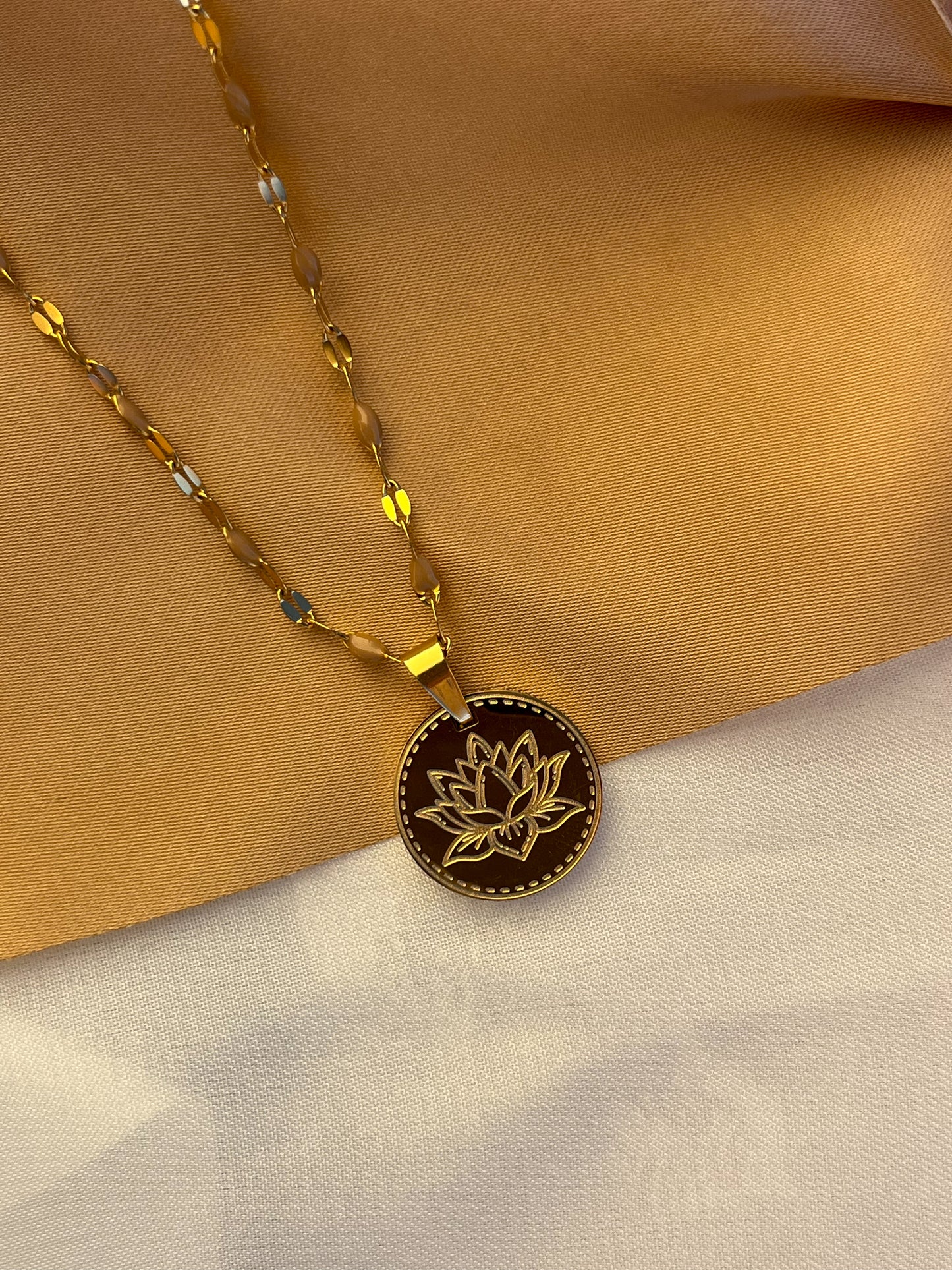 Collier Month Juillet
