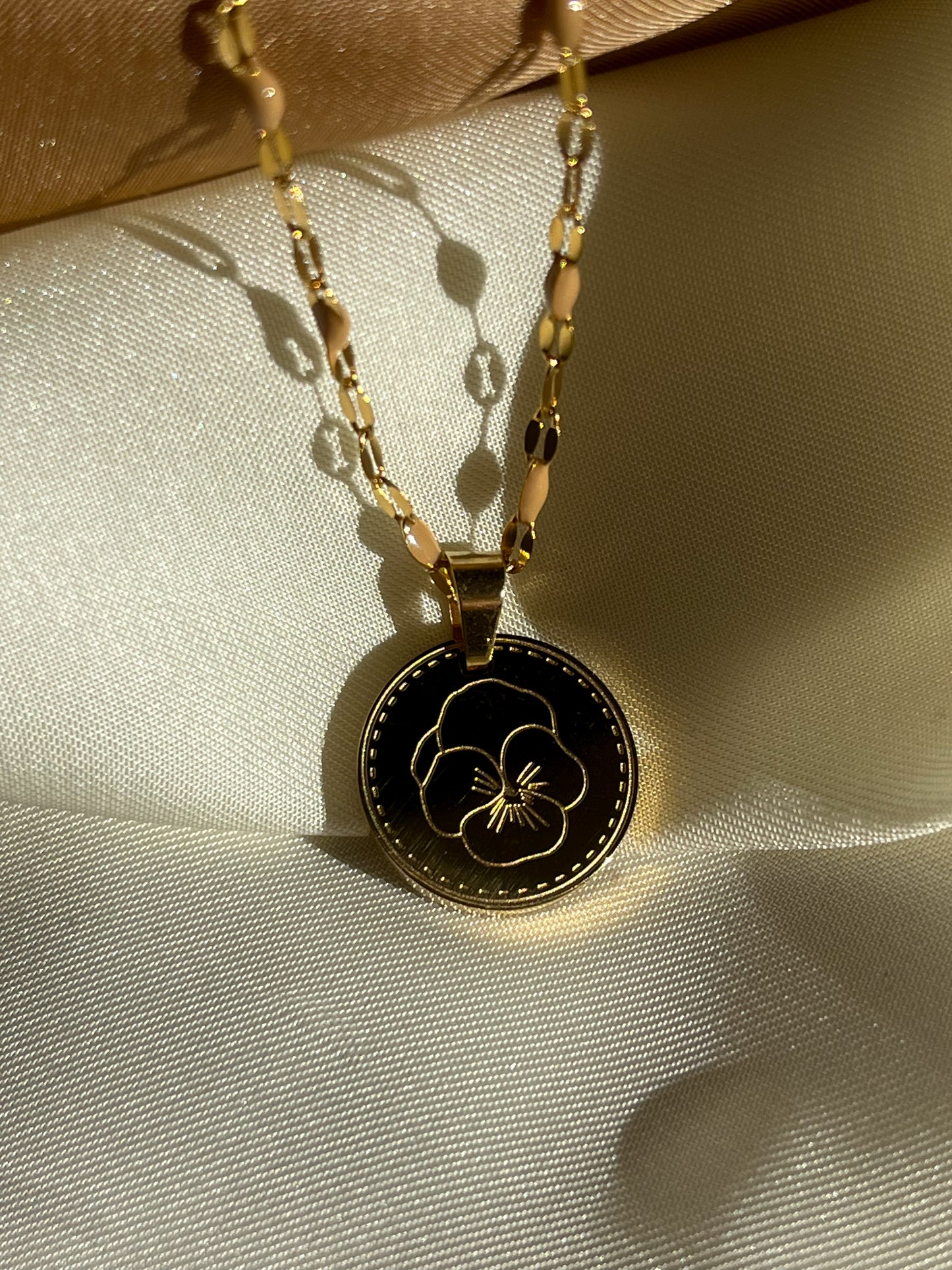 Collier Month Février