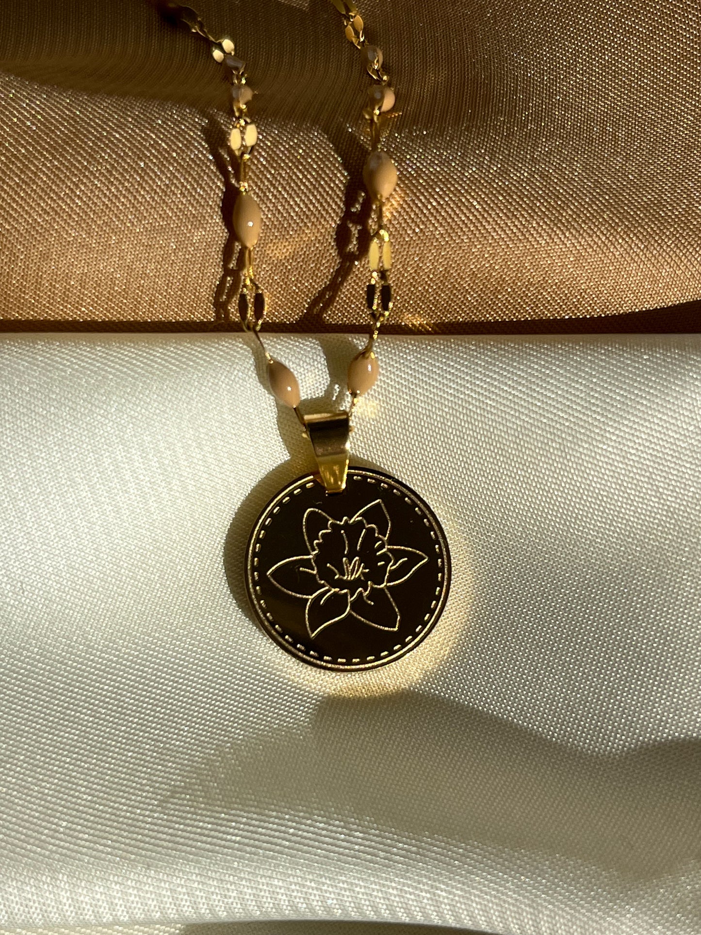 Collier Month Mars