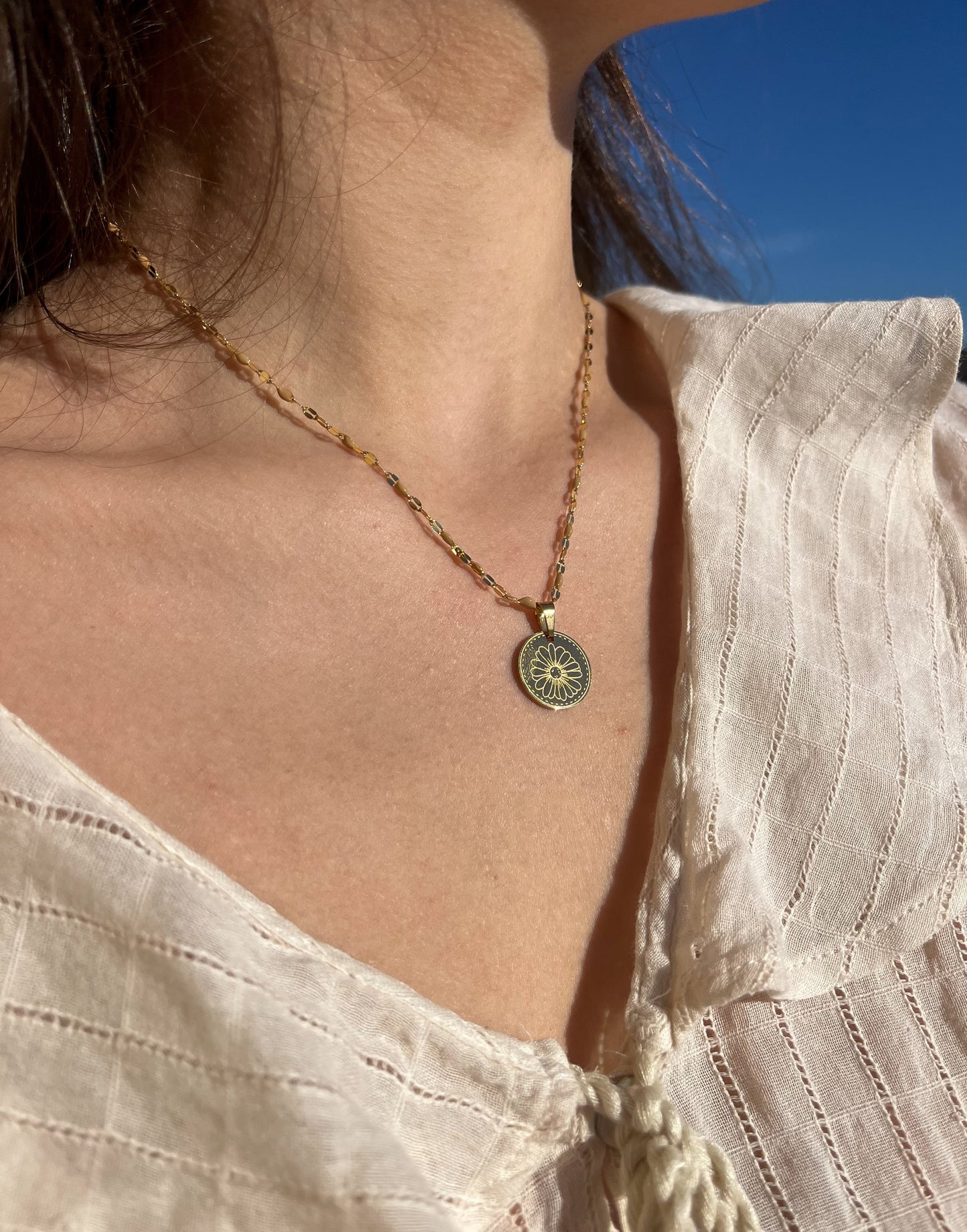 Collier Month Avril