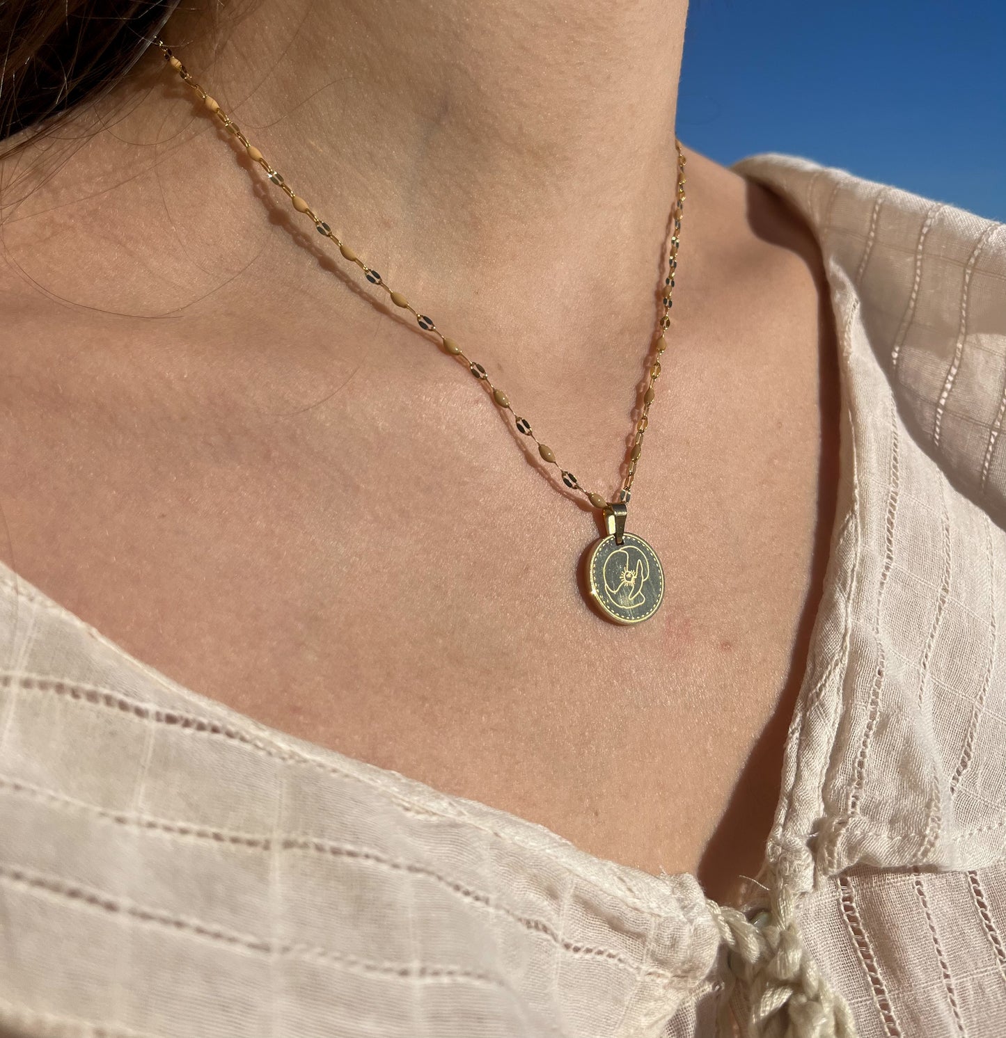 Collier Month Août